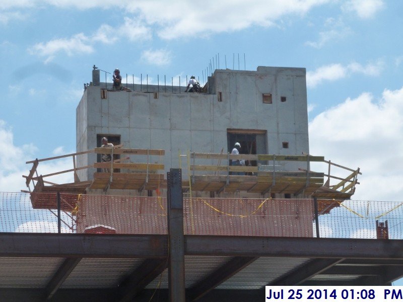 Stripping the shear wall panels at Elev. 4-Stair -2 (4th Floor) Facing South (800x600)